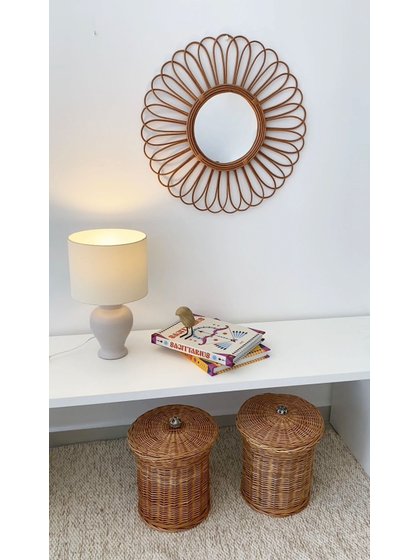 vaso de vime com tampa