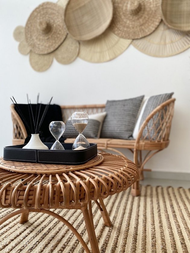 mesa de vime ambientada lili casa