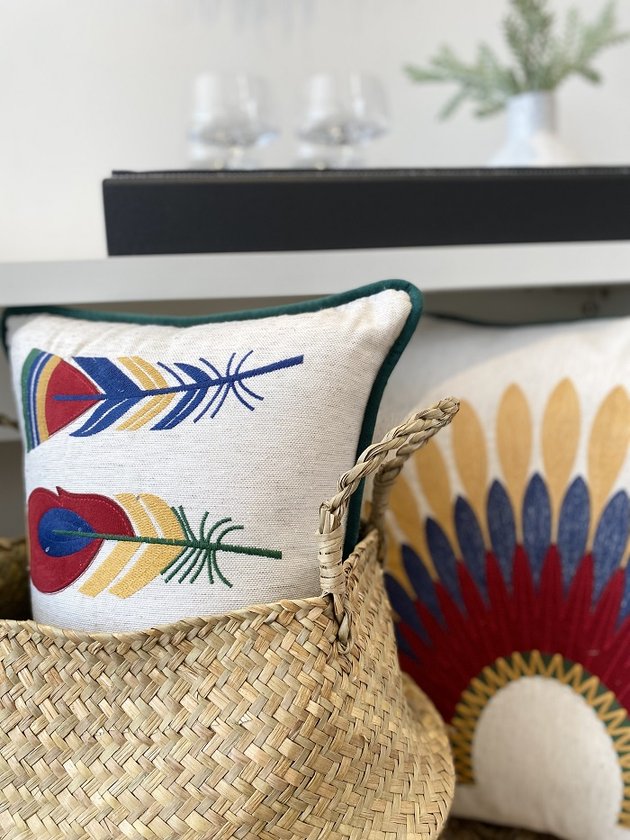 almofada quadrada e baguete cocar lili casa